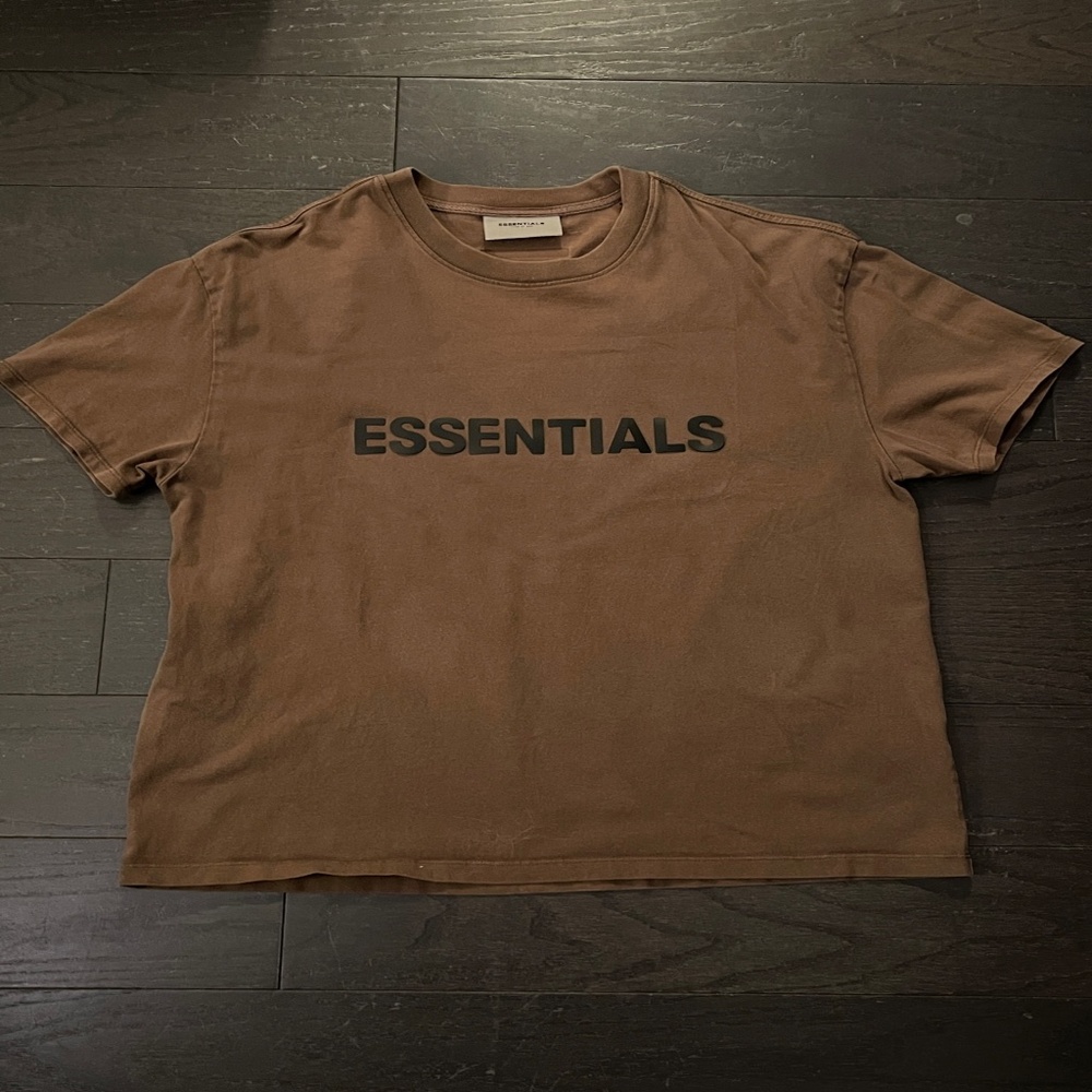 Fear Of God Essentials Short Sleeve Tee t-shirt size small in brown